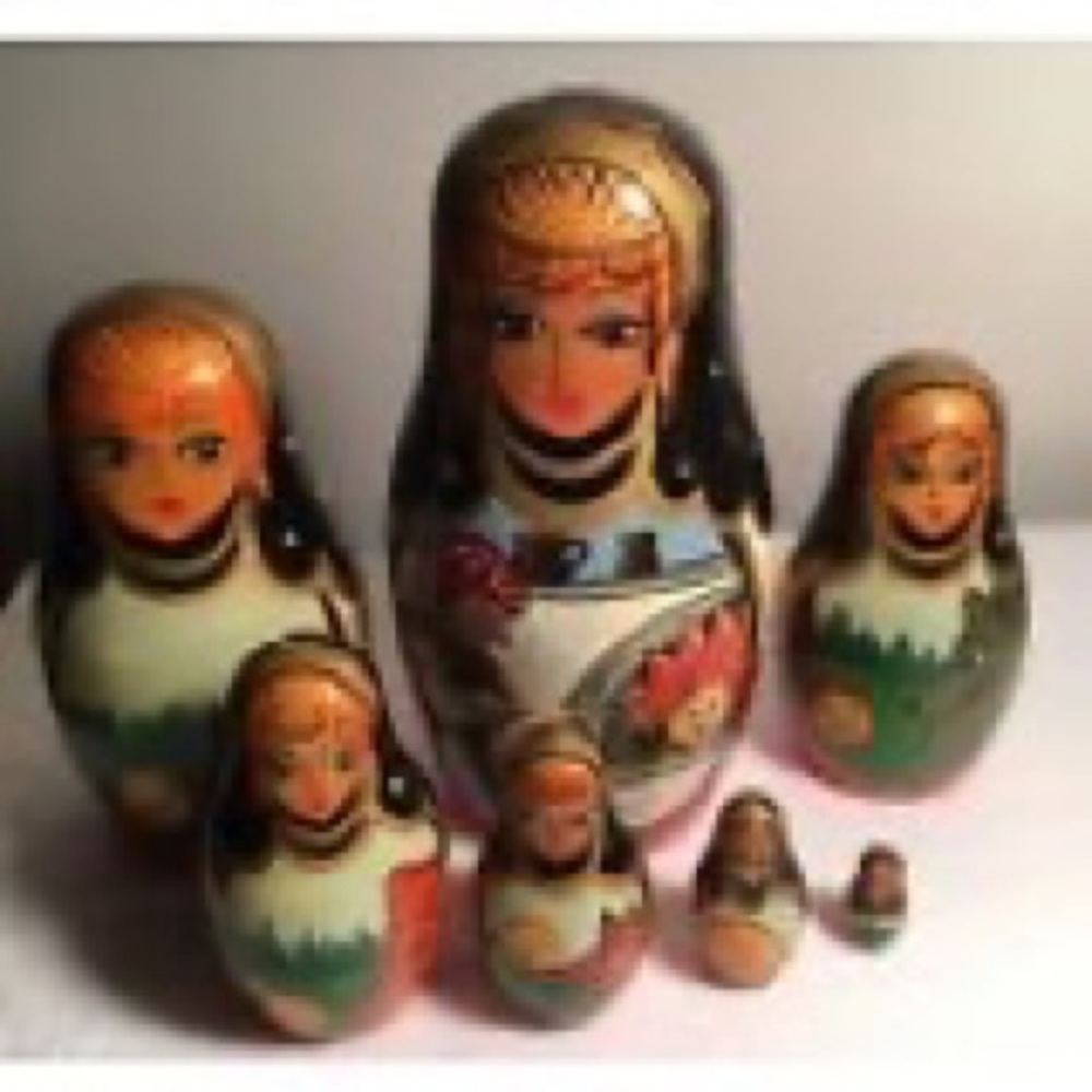 7 PC Matryoshka Set GREEN Russian Nesting Dolls